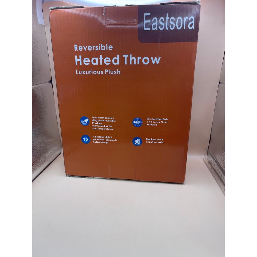 Reversible heated throw - Picture 3 of 4
